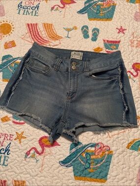 Mudd Women's Faded Blue Frayed Hem Denim Shorts